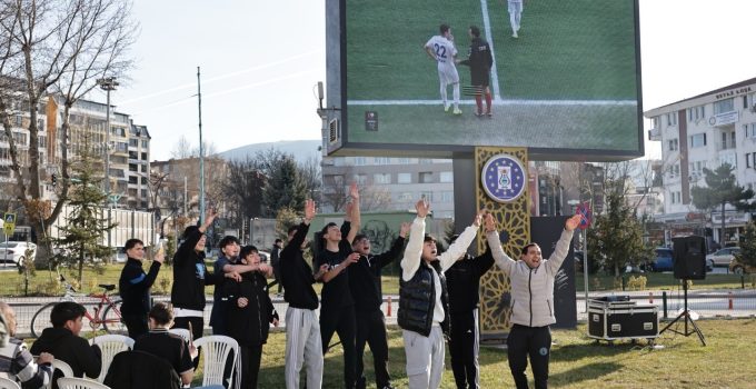 Eskişehirspor maçının heyecanı dev ekranda yaşanacak