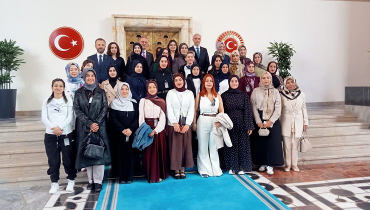 Kütahya’da eğitim gören gençler Gazi Meclis’te ağırlandı