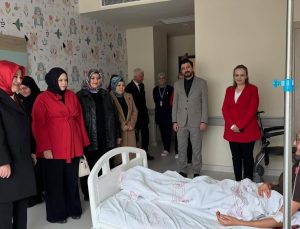 23 Nisan’da hastanedeki çocuklar unutulmadı