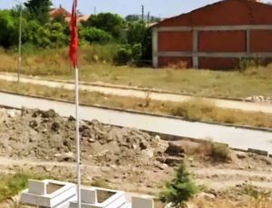 İnşaat alanında kalan şehit mezarları şehitliğe taşındı