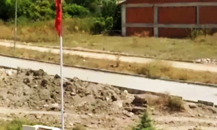 İnşaat alanında kalan şehit mezarları şehitliğe taşındı