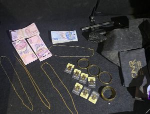 Sahte altınla kuyumcuları dolandıran 2 şüpheli yakalandı