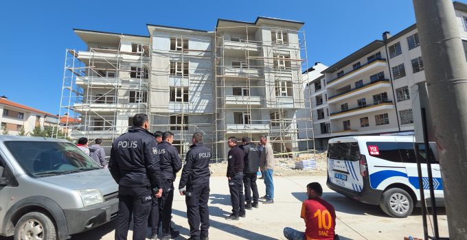 İskele çöktü, 2 işçi yaralandı