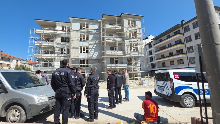 İskele çöktü, 2 işçi yaralandı