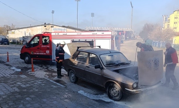 Seyir halinde alev aldı