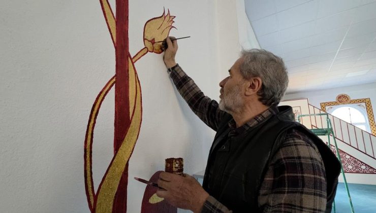 Fedakar imam camileri nakış nakış işliyor