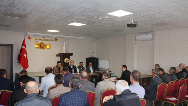 Kaymakam Tosun köy muhtarlarıyla bir araya geldi