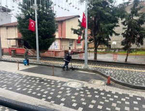 Belediye işçisinin bayrak duyarlılığı