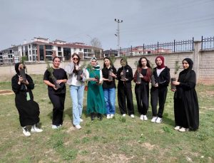 Okullarının bahçesine nefes verdiler