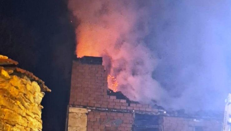 Geceyi saran alevler köylüleri korkuttu