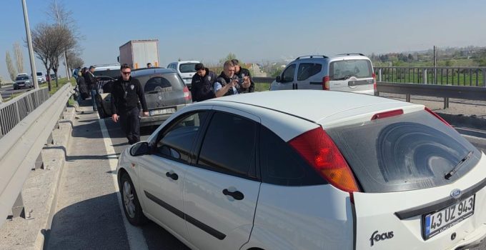 Zincirleme kazada 5 araç birbirine girdi