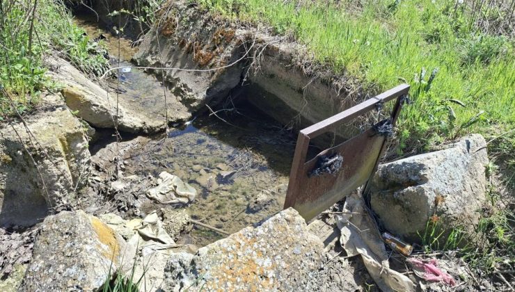 Bakımsız sulama kanalları çiftçileri zor durumda bırakıyor