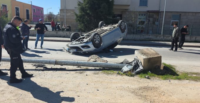 Elektrik direğine çarpan otomobil takla attı: 1 yaralı