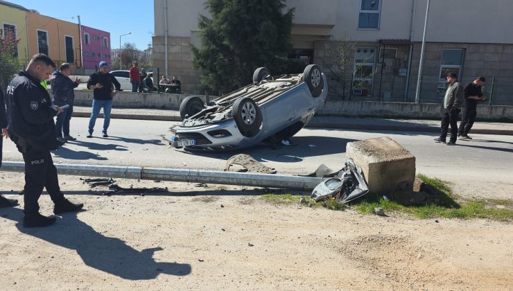 Elektrik direğine çarpan otomobil takla attı: 1 yaralı