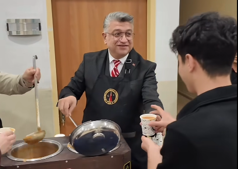 Rektör Kızıltoprak’tan öğrencilere çorba ikramı