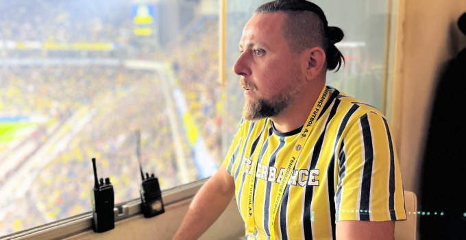 Fenerbahçe’nin ünlü anonsörü Hakkı Akkaya Dumlu’yu coşturacak