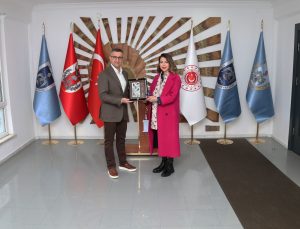 Çini sanatçısı Olçar’dan Tugay ve Garnizon Komutanı Baş’a ziyaret