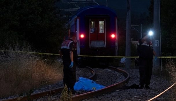 Yolcu treninin çarptığı 42 yaşındaki kadın hayatını kaybetti