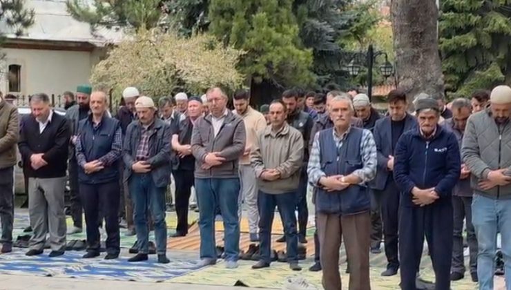 Eğitim şehitleri için gıyabi cenaze namazı kılındı