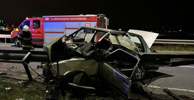 Bariyerlere saplanan otomobilin sürücüsü ağır yaralandı