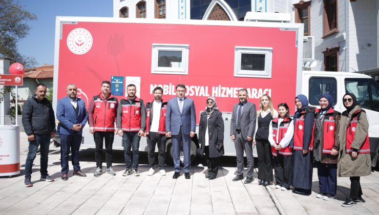 Mobil Sosyal Hizmet Aracı Zafer Meydanı’nda hizmet verdi