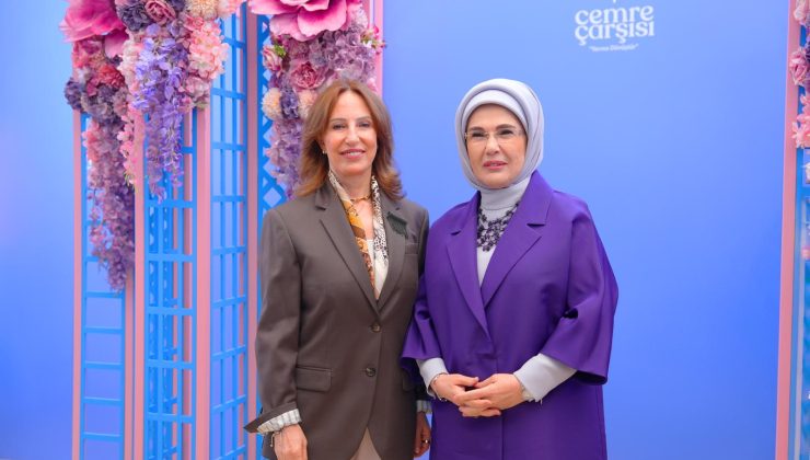 Cemre Çarşısı’nda dikkat çeken buluşma: Esin Güral Argat ve Emine Erdoğan bir araya geldi