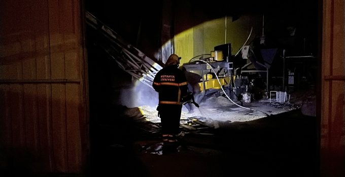 Palet fabrikasında yangın