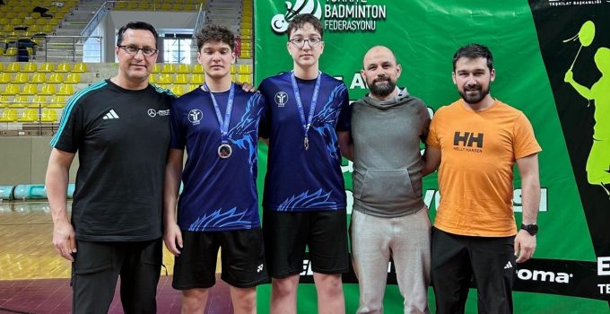 Kütahyalı sporculardan Badminton Şampiyonası’nda derece