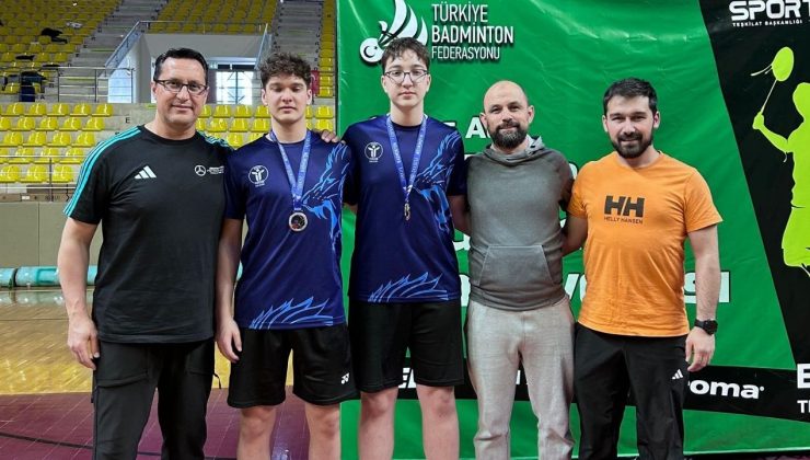 Kütahyalı sporculardan Badminton Şampiyonası’nda derece