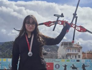 Sosyal Bilimler Lisesi öğrencisinden gururlandıran derece