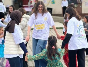 Kütahya’da 200 çocuğun yüzü ‘Bayram Havası’ ile güldü