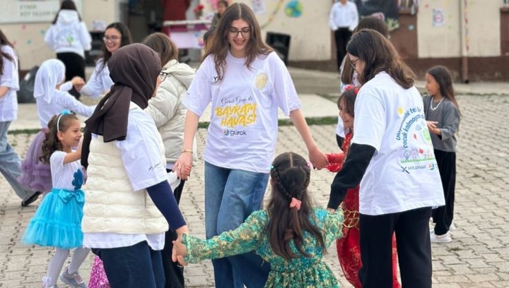 Kütahya’da 200 çocuğun yüzü ‘Bayram Havası’ ile güldü