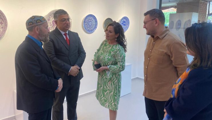 Kütahya çinisi Isparta’da görücüye çıktı