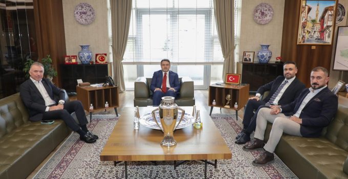 Kütahyaspor yönetimi Vali Musa Işın’ı ziyaret etti