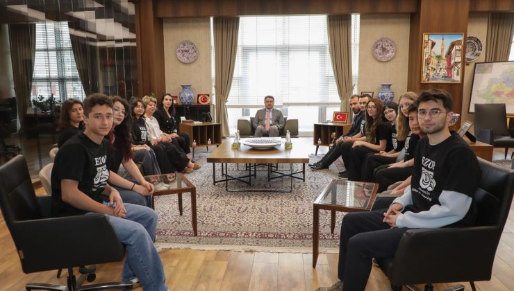 Tiyatroda Ege şampiyonluğu Kütahya’ya geldi