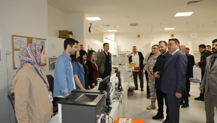 Kütahya protokolünden Şehir Hastanesi’ne bayram ziyareti