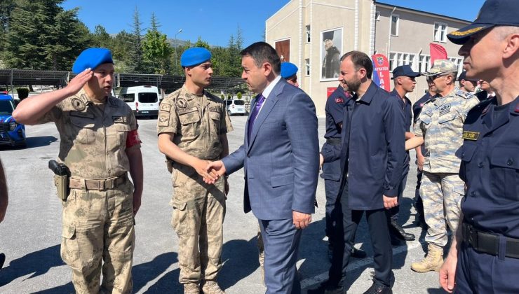 Protokol üyeleri güvenlik güçlerinin bayramını kutladı