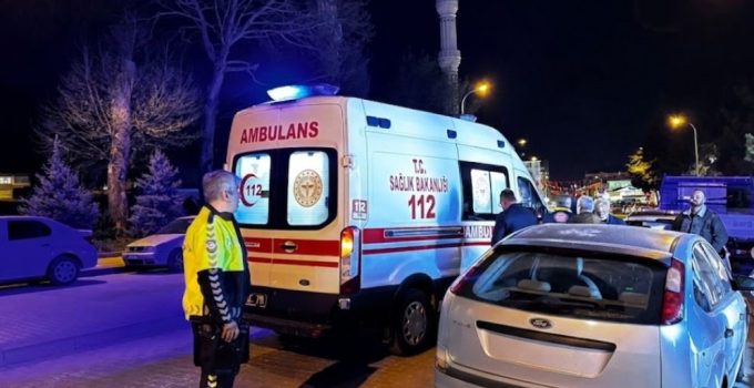 Motosikletin yayaya çarptığı kazada 2 kişi yaralandı