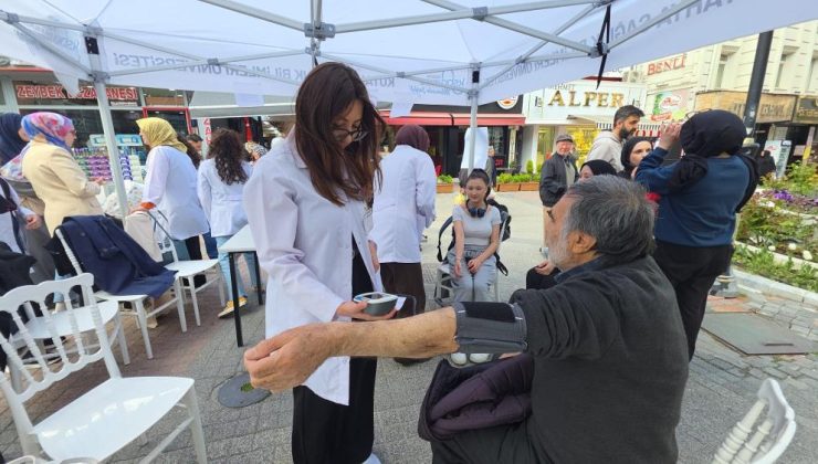 Akademisyen ve öğrencilerden vatandaşlara sağlık bilgilendirmesi