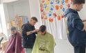 Geleceğin kuaförlerinden özel öğrencilere saç bakımı
