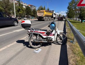 Otomobil ile motosiklet çarpıştı: 1 ağır yaralı