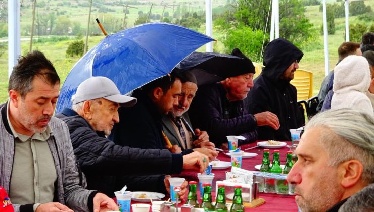 Yağmura rağmen Hıdırellez coşkusunu yaşadılar