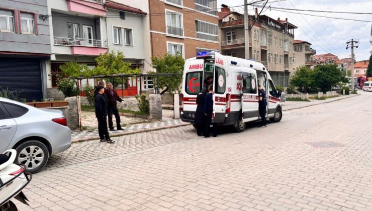 Kediden kaçan sürücü park halindeki araca çarptı