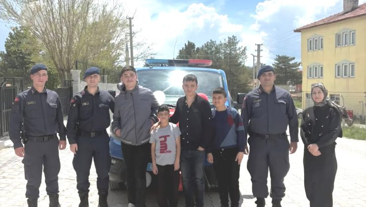 Özel öğrenciler ekip araçlarıyla Altıntaş’ı gezdi