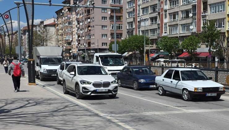 Araç sayısında artış devam ediyor: Nisan ayında bin 400 arttı