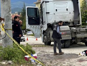 Geri manevra yapan tırın çarptığı yaşlı kadın ağır yaralandı