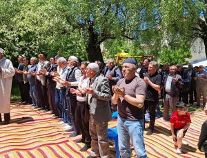 Köy halkı geleneği bozmadı, hayır yemeği ve şükür duasında buluştu
