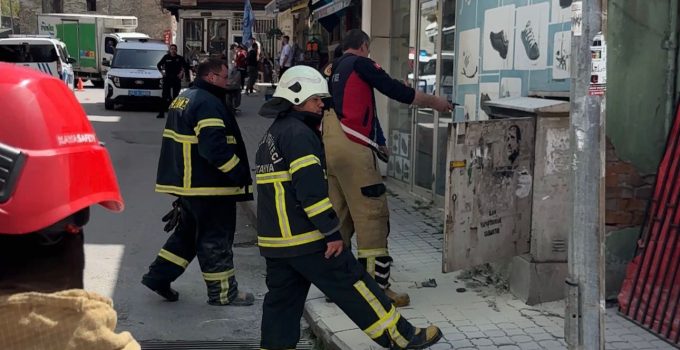 Elektrik trafosunda çıkan yangın paniğe neden oldu