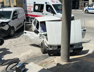 Ehliyetsiz sürücü kaza yaptı: 80 bin lira ceza yedi