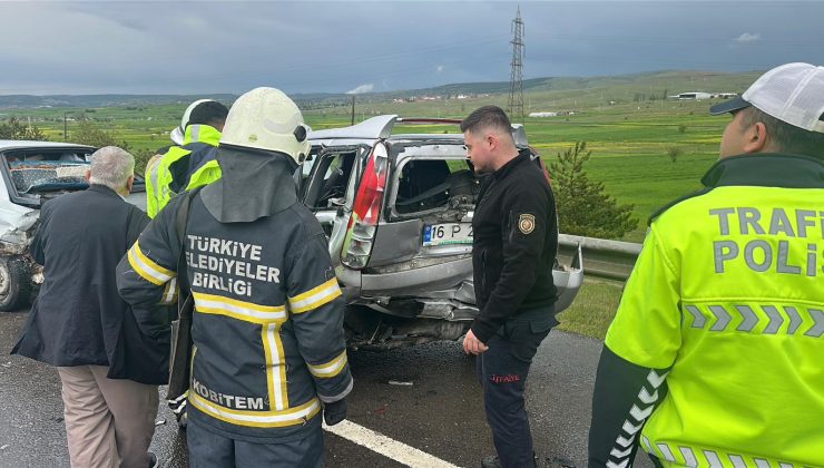 3 araç hurdaya döndü: 2 kişi yaralandı